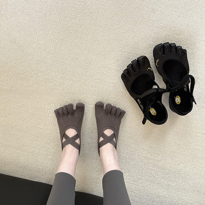 Yoga Fitness Pilates - Women's Criss-Cross Strappy Five-Toe Yoga Socks
